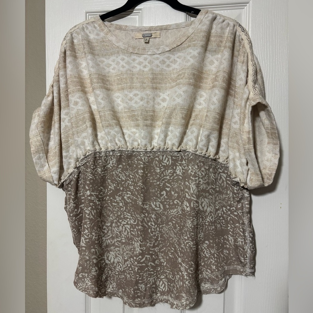 Gimmicks by BKE Cream Short Sleeve Boxy Blouse